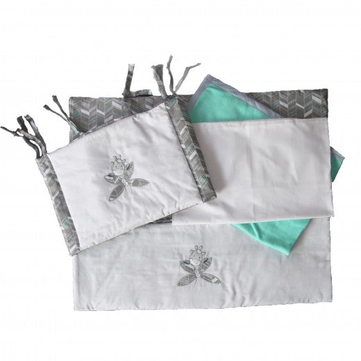 4 Piece Baby Bedding Set - Mint Giraffe